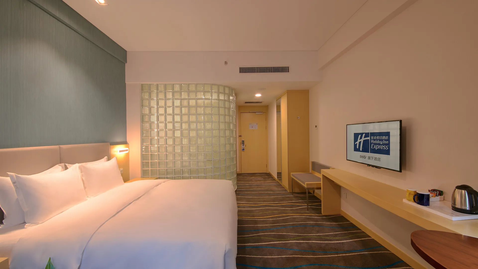 *** Hotel Holiday Inn Express Luoyang Yichuan By Ihg China